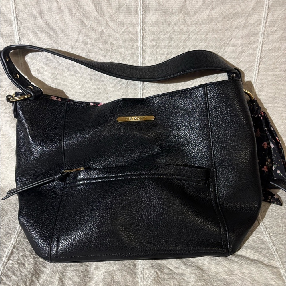 Steve Madden Black Shoulder Bag with Versatile Design